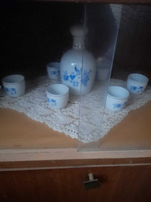 Порцеланов сервиз за ликьор