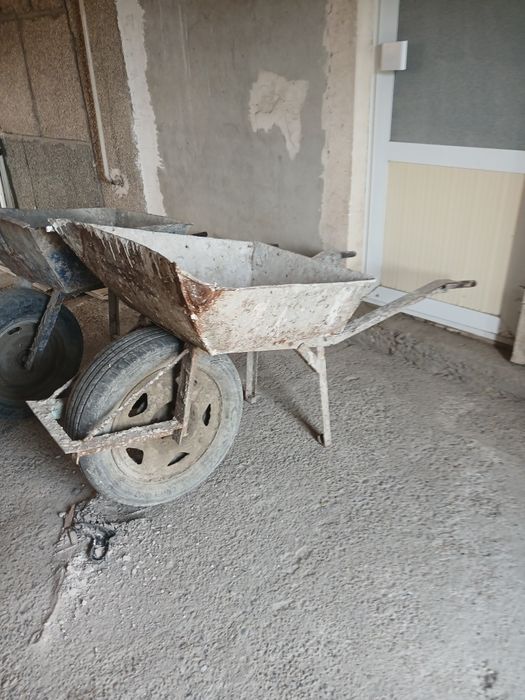 Аробача сотилади 2та