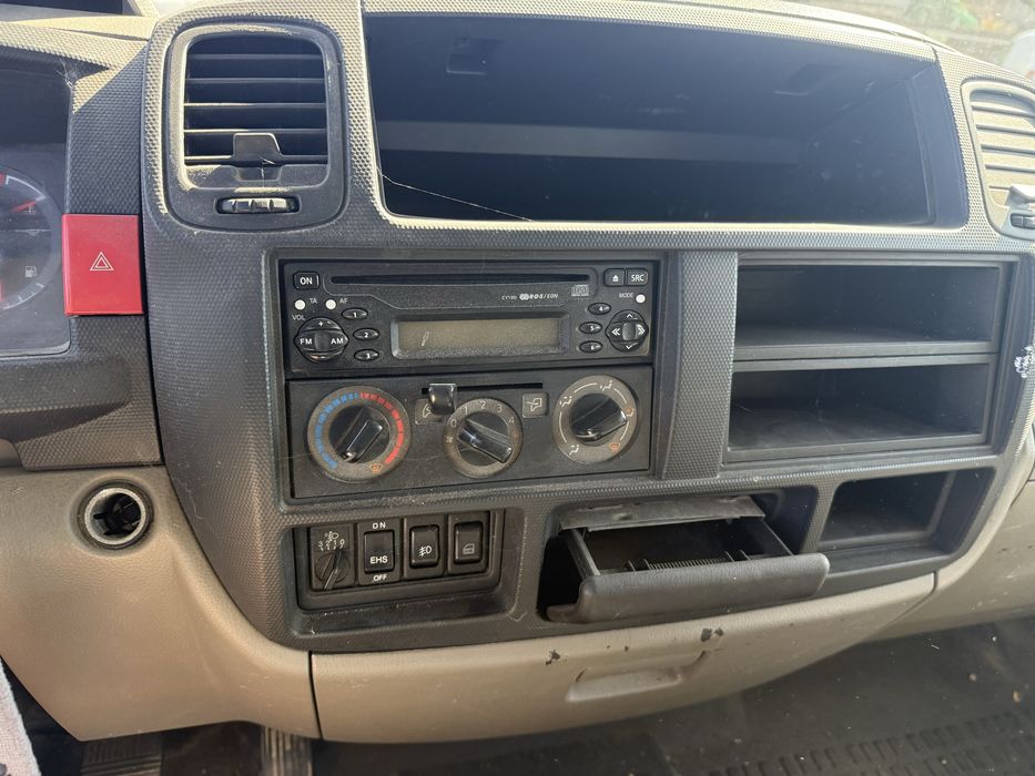 Nissan cabstar 6 locuri