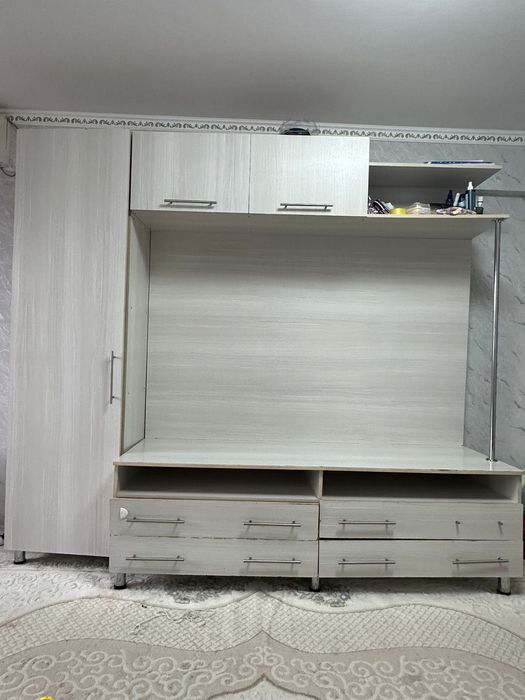 шкаф для вещей и для телевизор