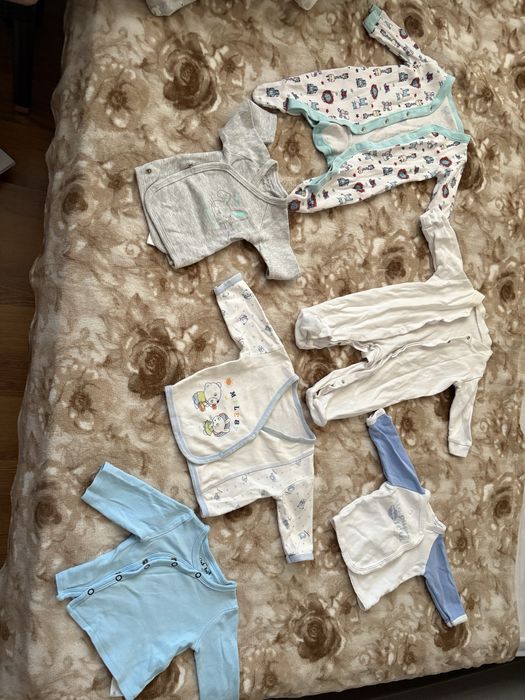 Seturi de hainute bebelusi 0-3 luni