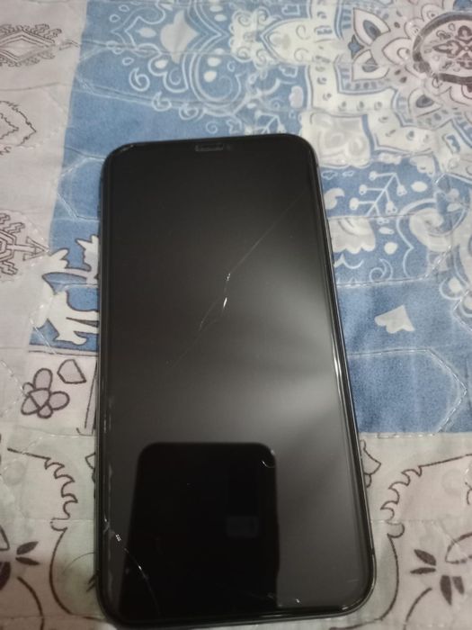 iPhone 11 в хорошем состоянии