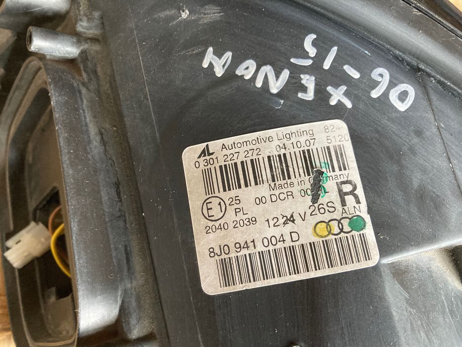 Десен фар фарове за Audi TT ксенон. 06-15.