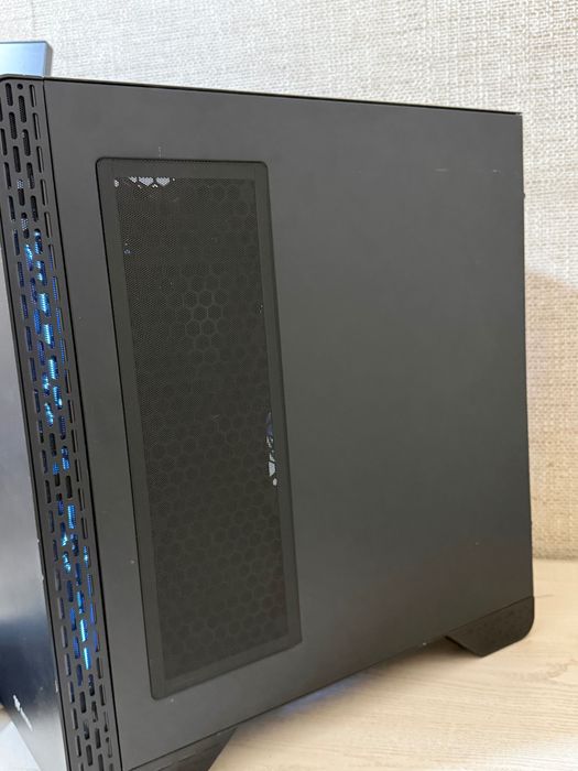 Продаю корпус thermaltake s300 tg