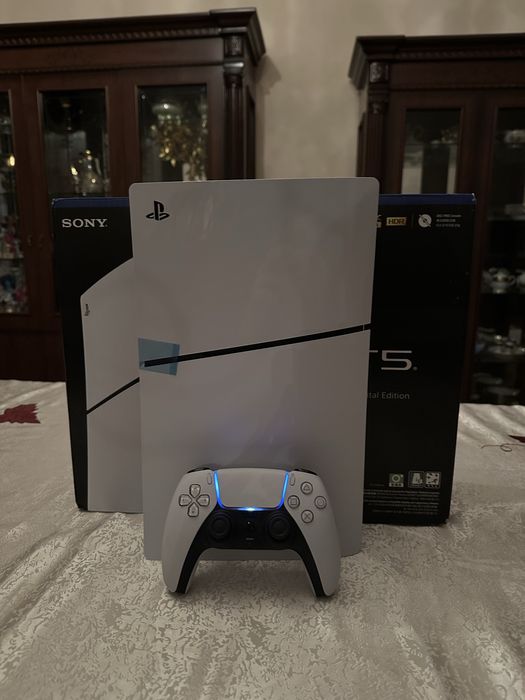 Playstation 5 slim 1 tb почти новый!