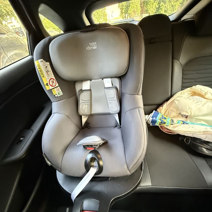 Se vinde scaun auto Britax Romer rotativ 360, varsta 0-4 ani