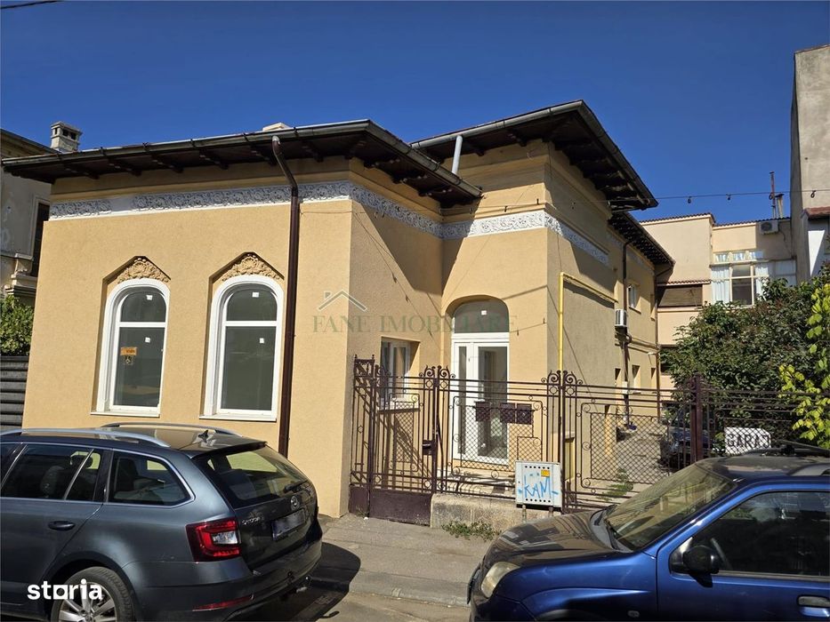 Vand apartament in vila zona Unirii.