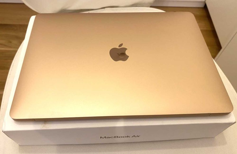 MacBook Air 13-inch, Apple M1 chip, 8GB RAM, 256GB SSD