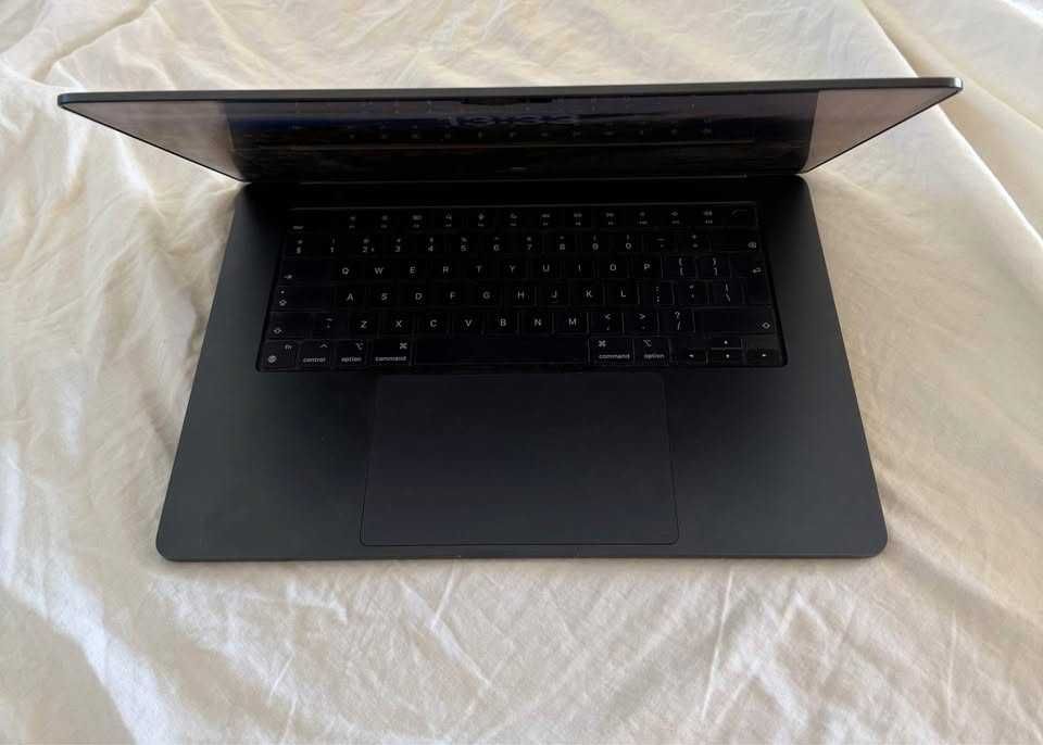 MacBook Air 15” M2 - 8GB, 256 GB SSD, Midnight