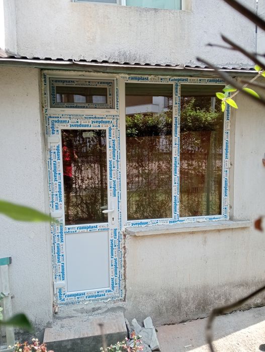 Tâmplărie PVC cu geam termopan