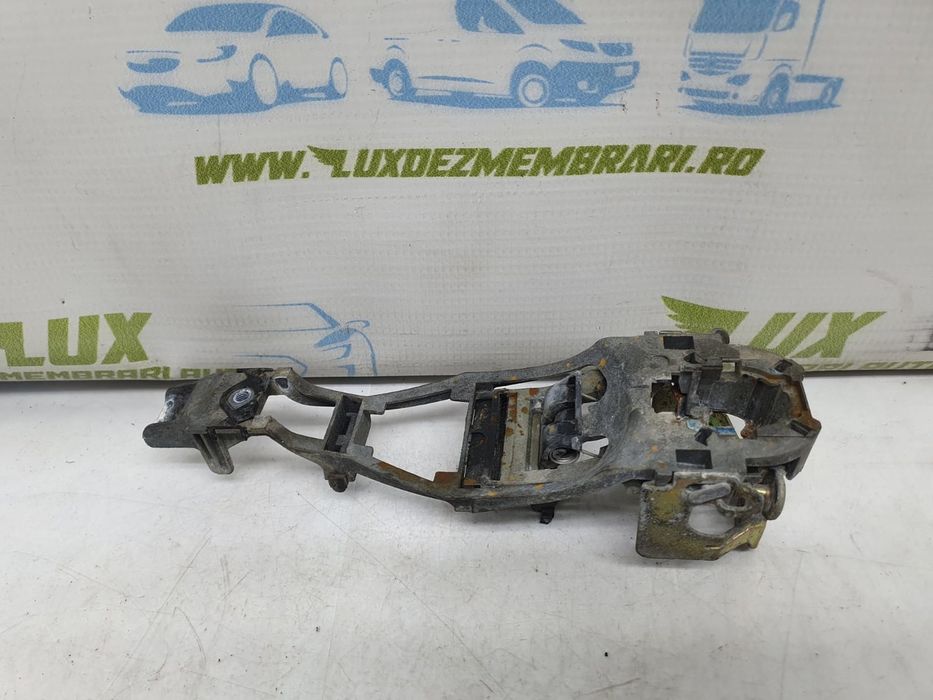 Suport maner exterior stanga spate 3b0837885 Volkswagen Passat B5.5 (facelift) (2000 - 2005)