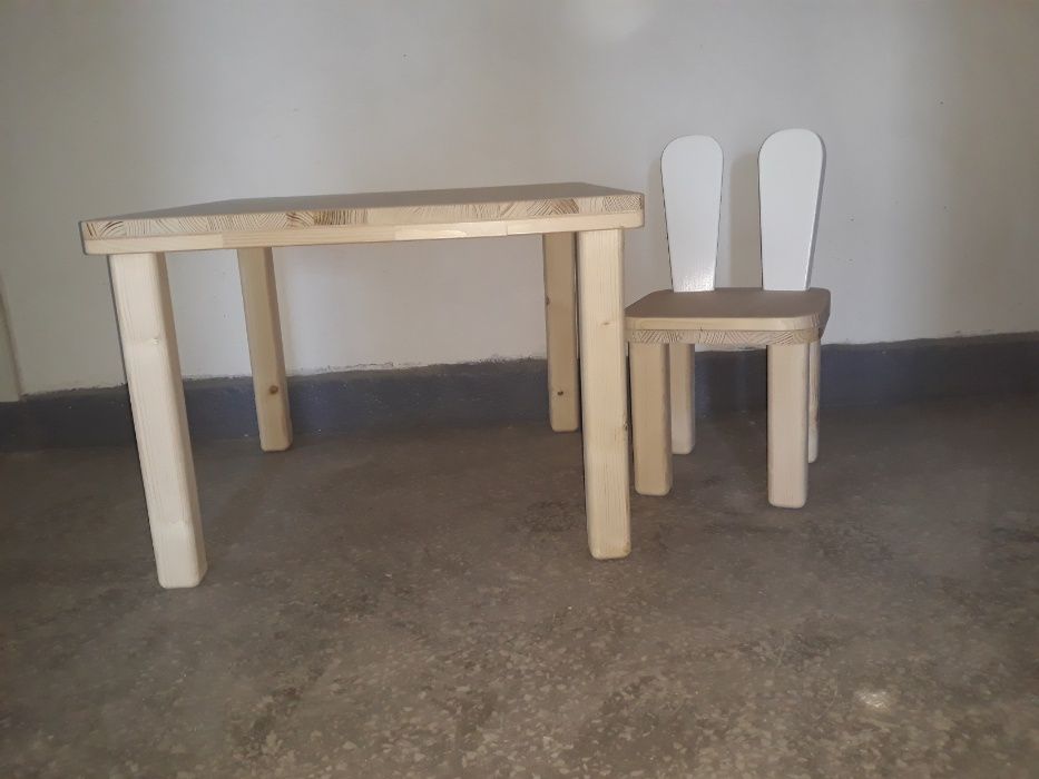 TRANSPORT GRATUIT.Set masuta pentru copii din lemn masiv.Cod is-01