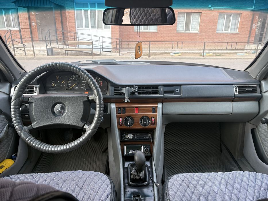 Мерседес 124 е200