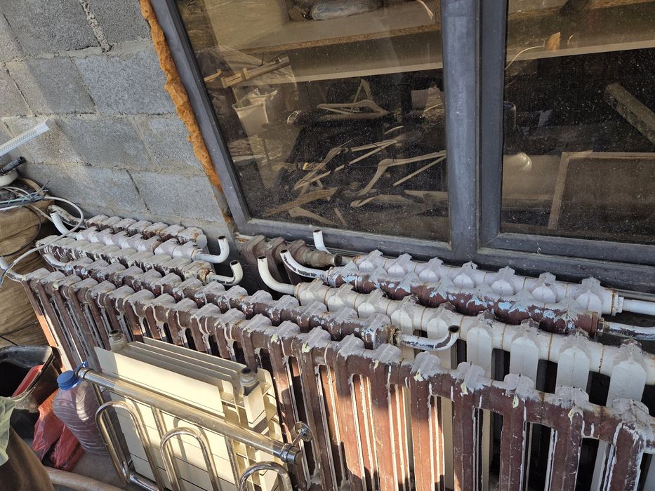 Продам чугунные  радиаторы