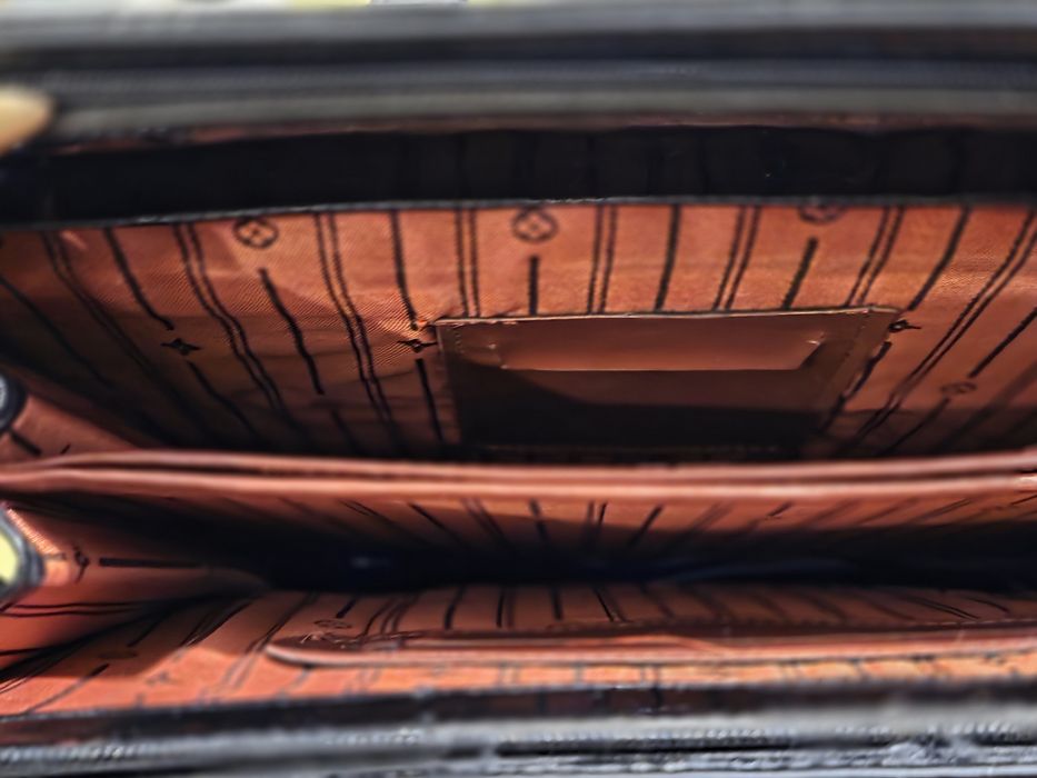 Естествен лак луксозна чанта Луи Вютон. Голям обем.