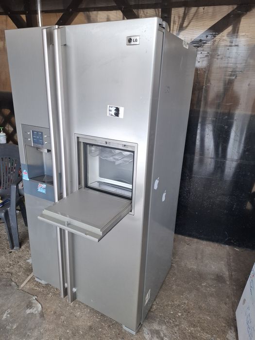 Frigider syde by syde Lg , Inox cu Dozator de apa si Open bar .