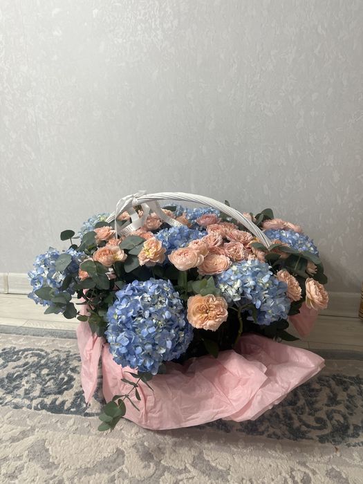Продам Цветы в корзине