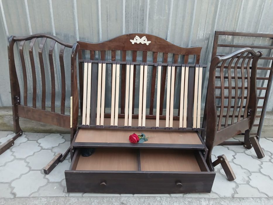 Детская кроватка.