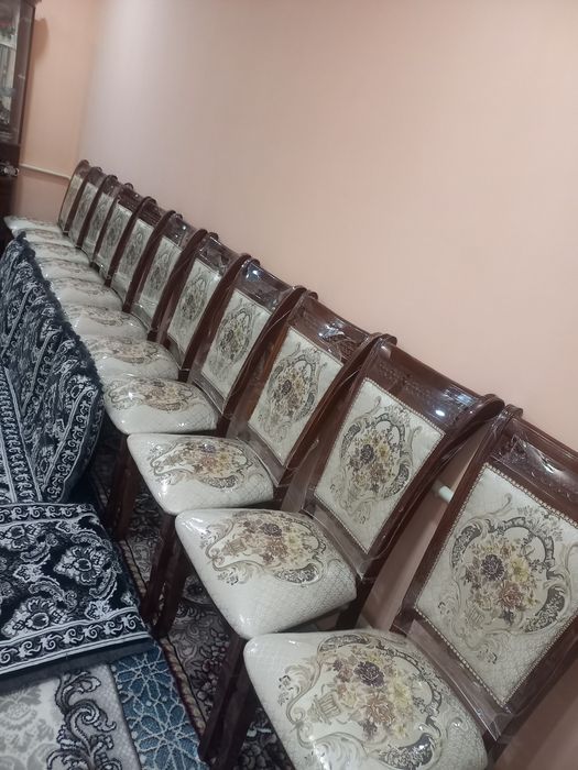 12 talik stul sotiladi