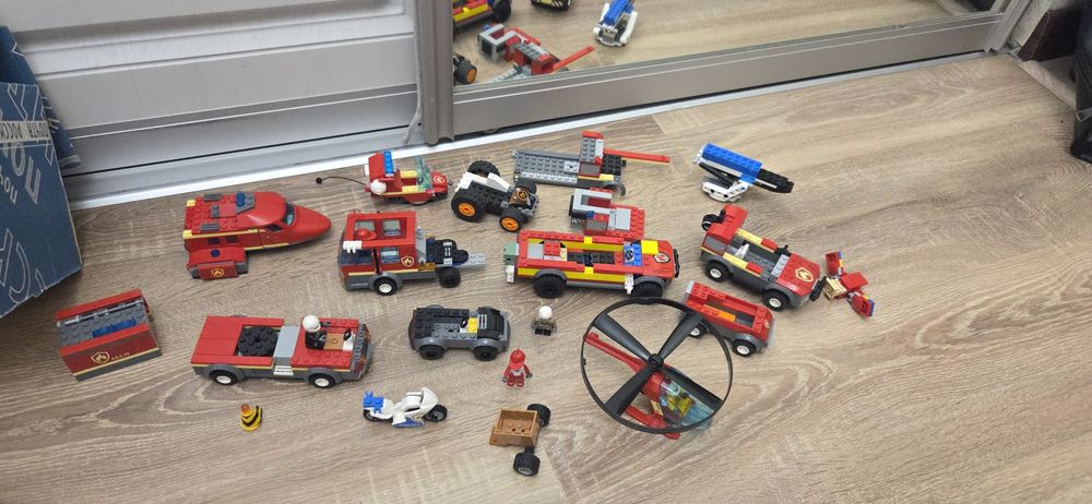 Продам игрушки лего