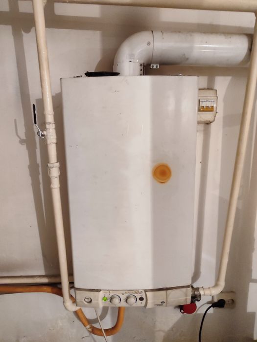 Продается двухконтурный газовый котел