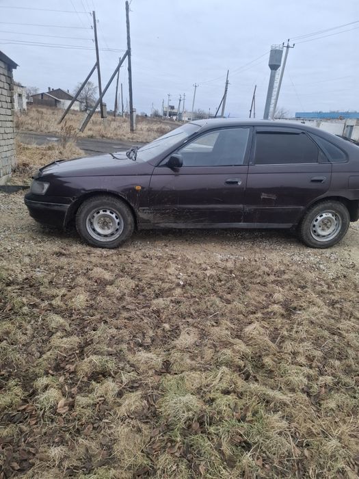 Тойота карина е продам