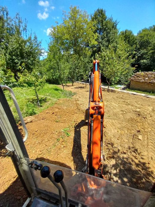 Услуги с малък Багер 2т.