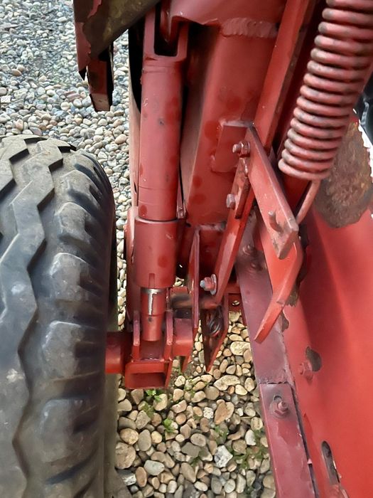 Presa de baloti rotunzi balotiera Fiatagri Hesston 5640 mica de deal recent adusa