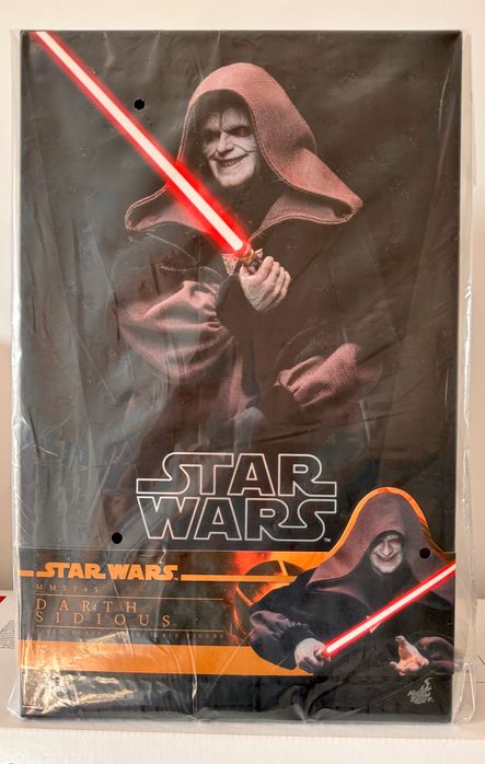 Hot Toys MMS745 Darth Sidious Star Wars III (sigilat)