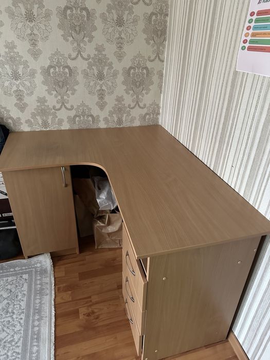 Письменный стол. Продается очень срочно
