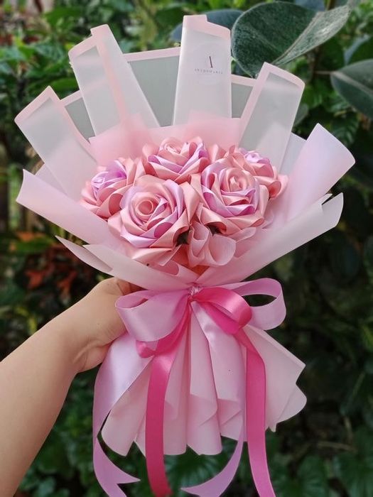 Букеты из атласных роз