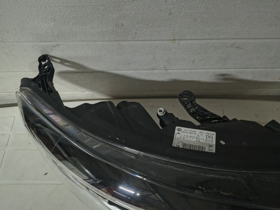 Far dreapta Renault kadjar cod 260104607R