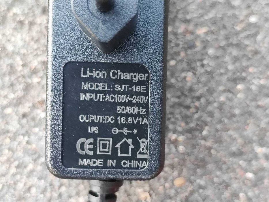 Li-Ion Baterie 14,4V (3Ah) cu încărcător pentru Bosch