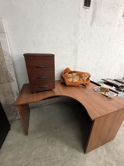 офисная мебель в хорошем состоянии