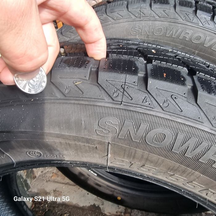 Продаю Шины комплект Новые