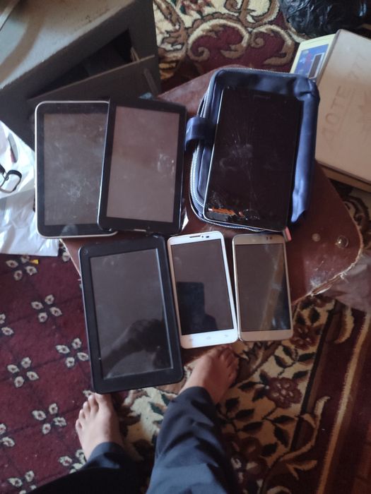 Планшет и телефон