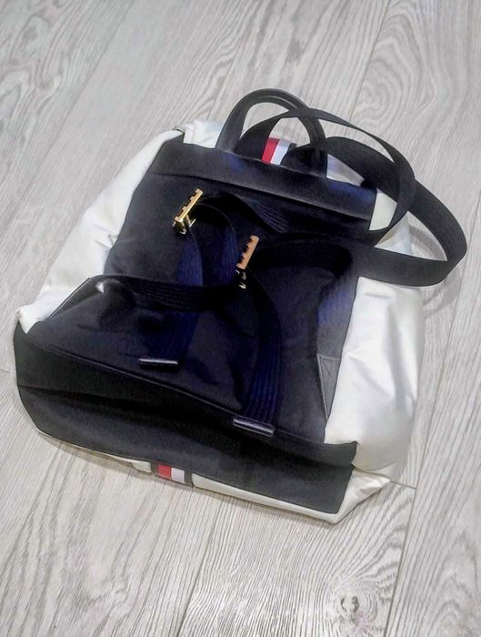 Rucsac Tommy Hilfiger, stare excelenta, aproape nou