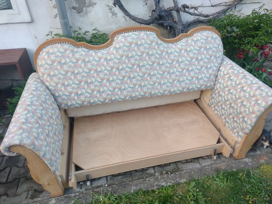 Canapea extensibila din lemn masiv