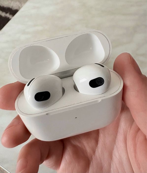 Продам Apple Airpods 3