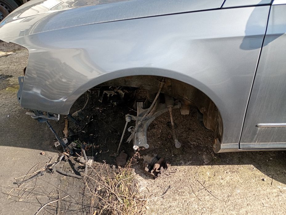 Aripa fata dreapta aripa fata stanga vw passat b6  fara rugina