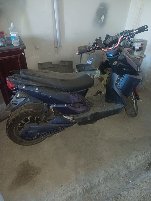 Электро скутер сотилади