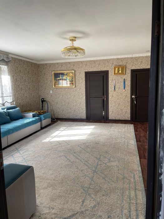 Іш киімдегі хатшы