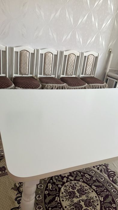 Стол и 12 стулья