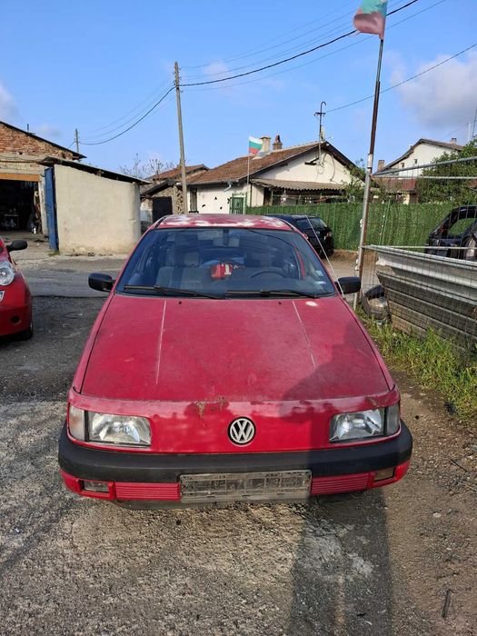 Volkswagen Passat  1.8 бензин 1988 година 90к.с на части