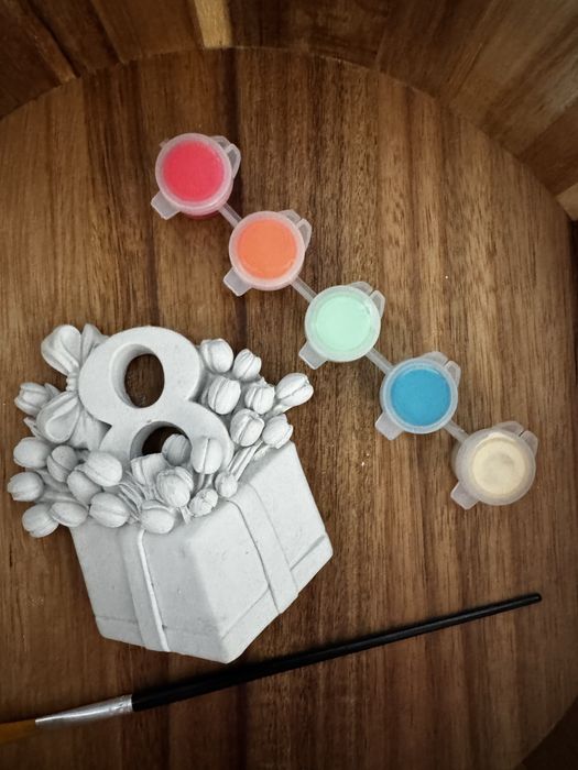 Гипсова фигурка за 8-март магнит