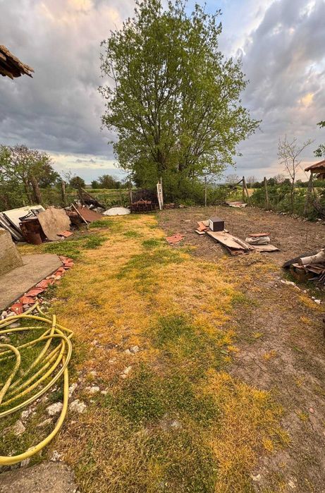 Собственик Продава Къща с 290кв.м.ЗП -9 стаи,двор 1040кв.м- с.Чернолик