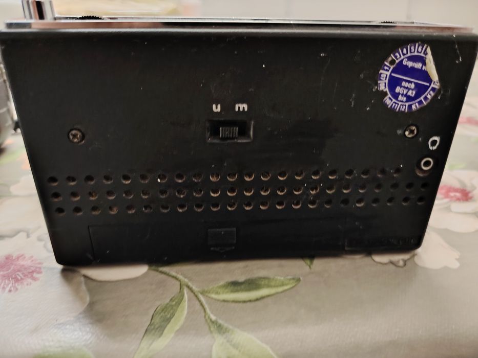 Vând   radio  portabil