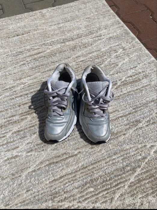 Adidași Nike Air Max, mărime 37,5, culoare argintie, stare bună