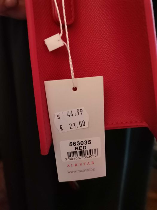 Нова червена чантичка