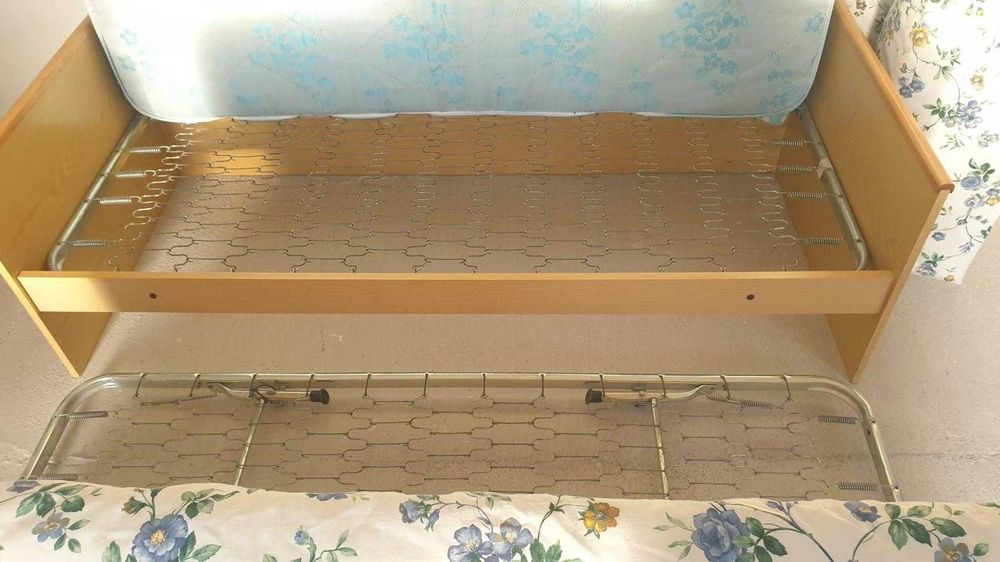 Canapea extensibila schelet metalic